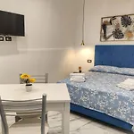 Addu Donn\'Anna Ai Quartieri Spagnoli.